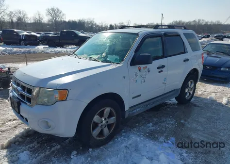 2008 Ford Escape Xlt z USA, uszkodzony, nr VIN 1FMCU93138KE48397